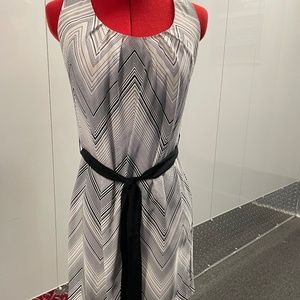 Trina Turk Size 2 Silk Sleeveless Belted Dress